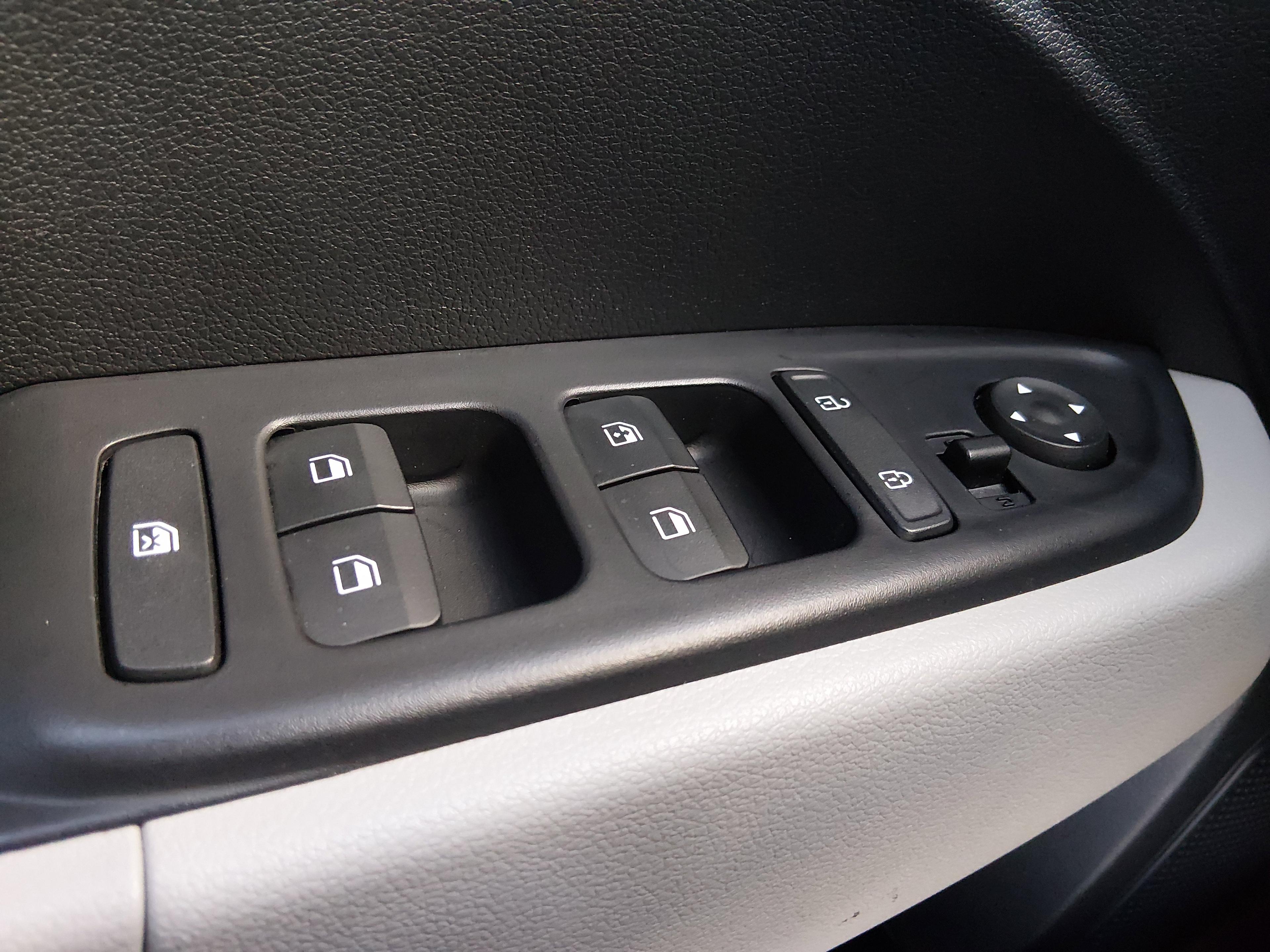 Hyundai Venue Sel Ivt - Thumbnail 17