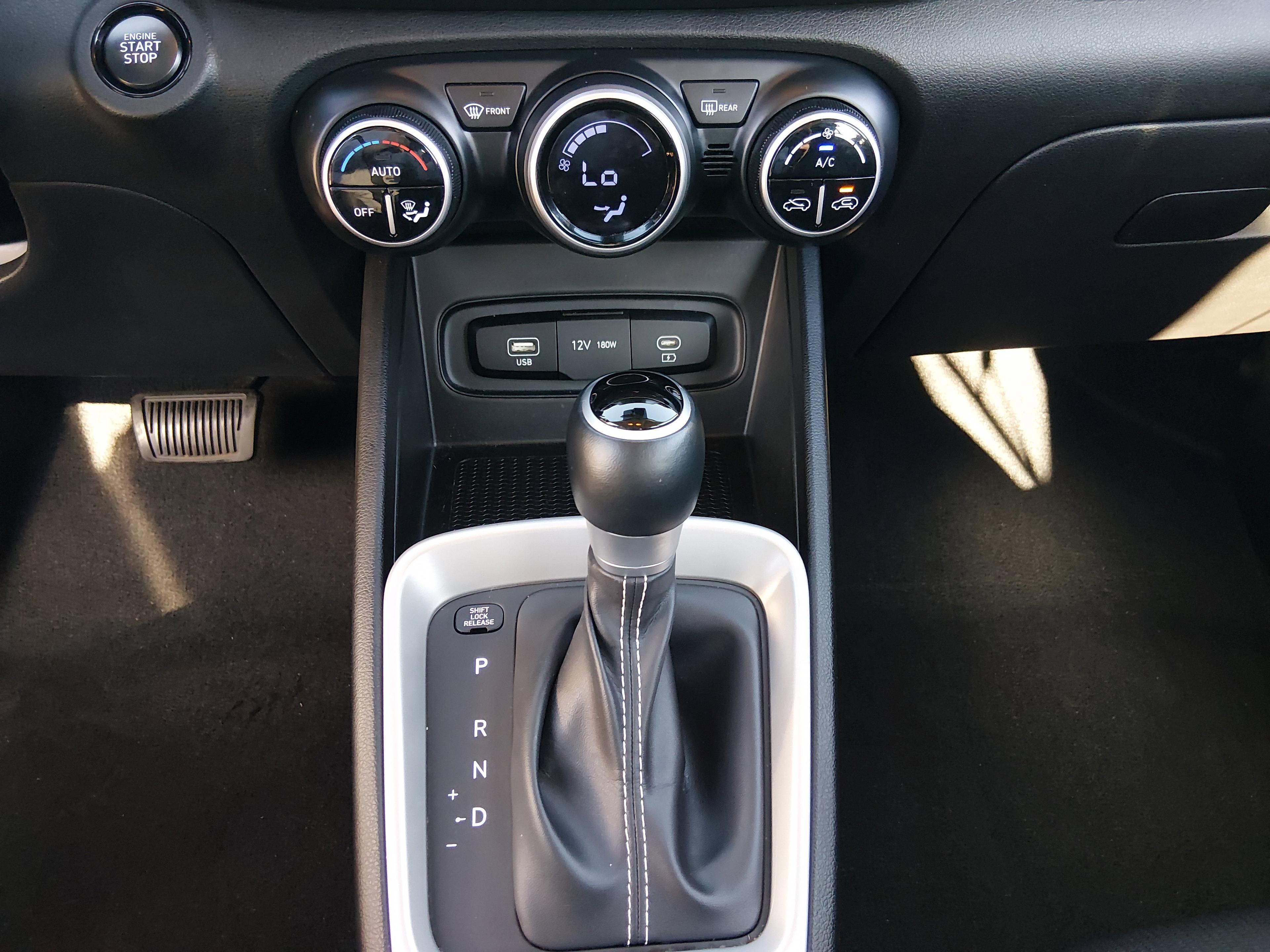 Hyundai Venue Sel Ivt - Thumbnail 13