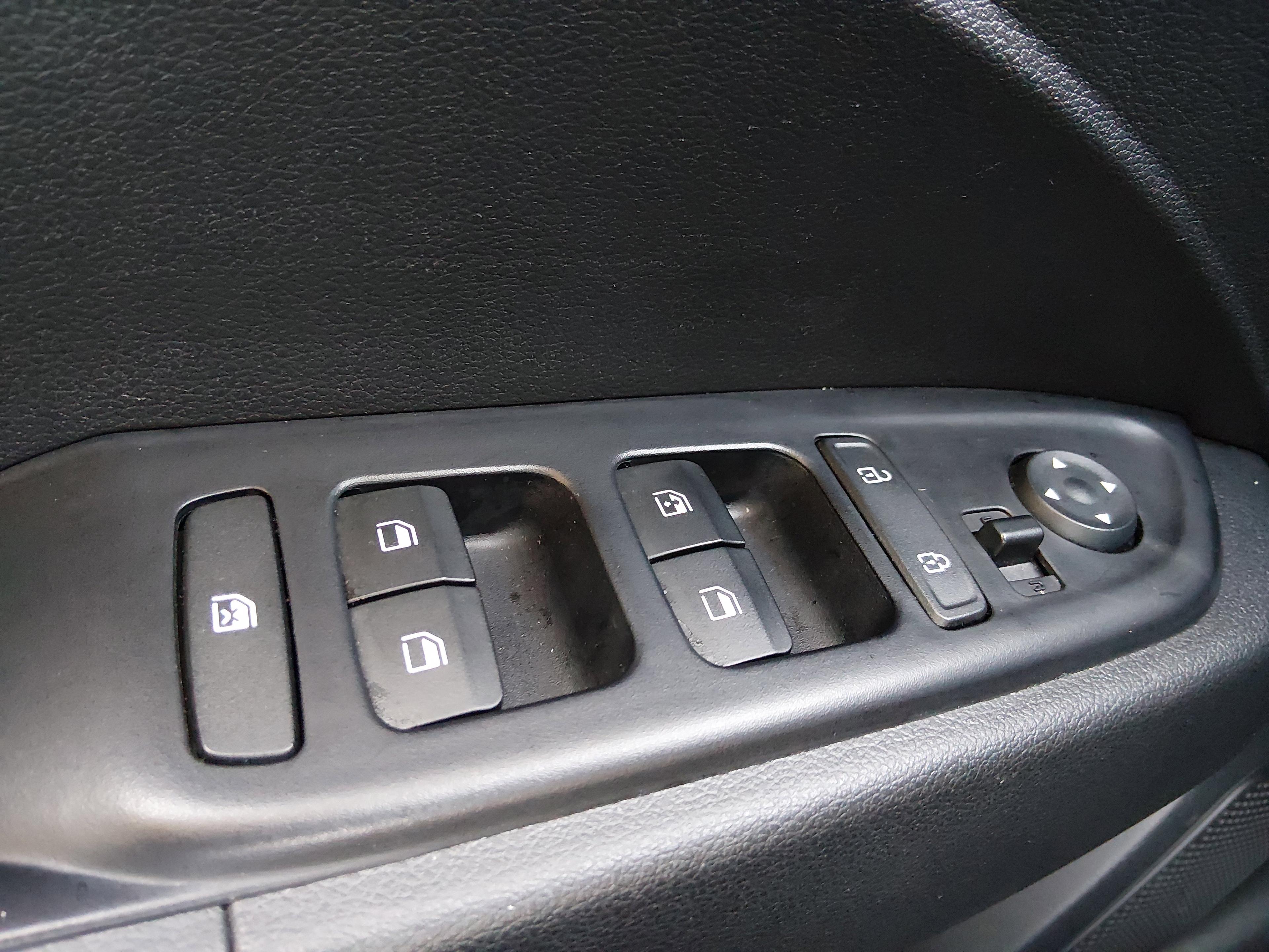 Hyundai Venue Sel Ivt - Thumbnail 17