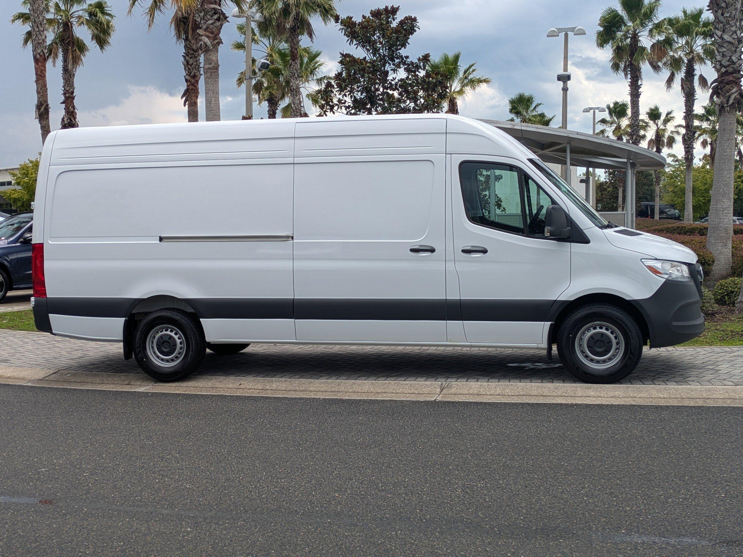 Mercedes-Benz Sprinter Cargo Van 170 Wb Rwd Van - Thumbnail 5
