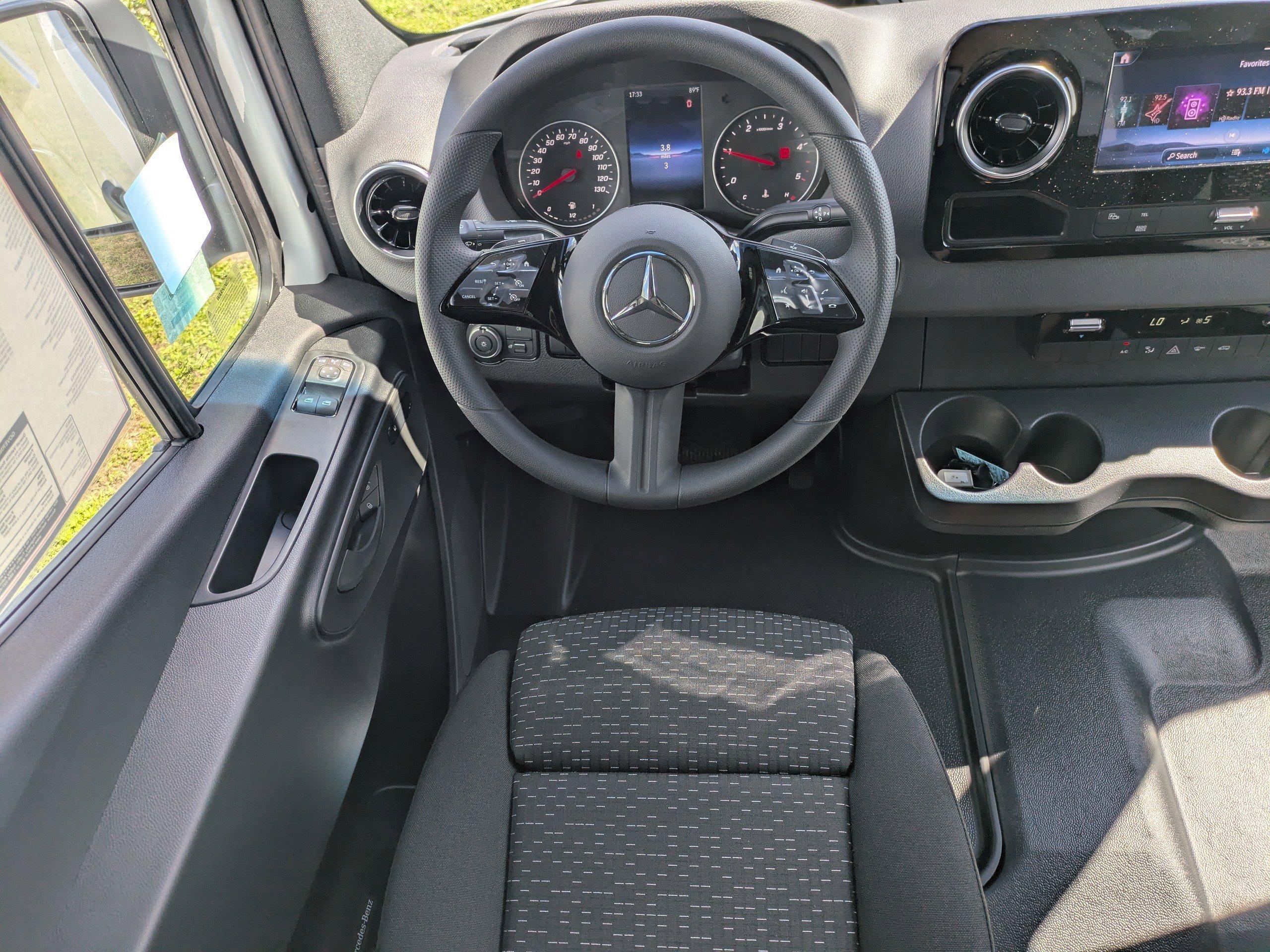 Mercedes-Benz Sprinter Cargo Van 170 Wb Rwd Van - Thumbnail 15