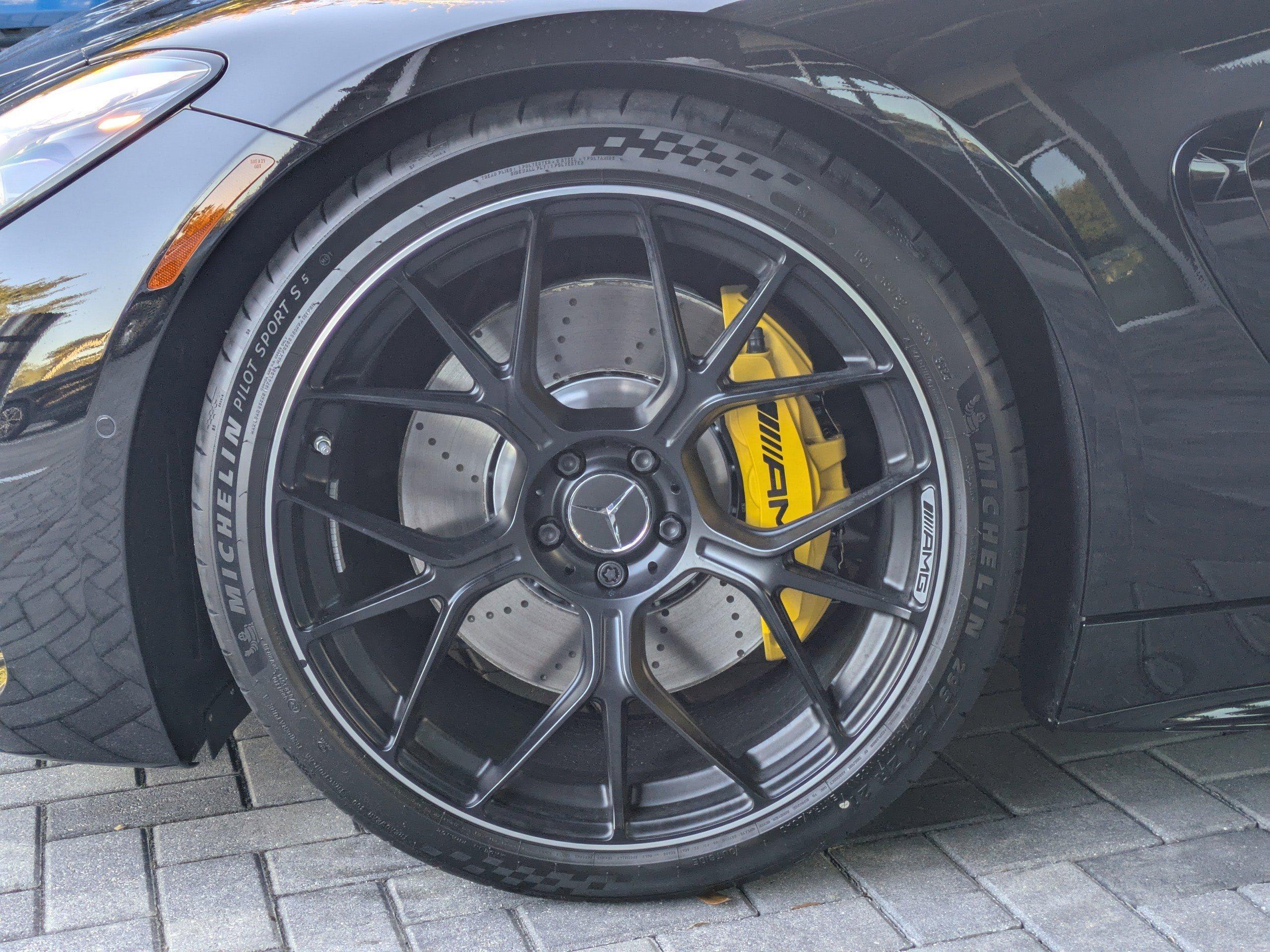 Mercedes-Benz Amg® Gt Coupe 55 Coupe With Navigation & Awd - Thumbnail 4