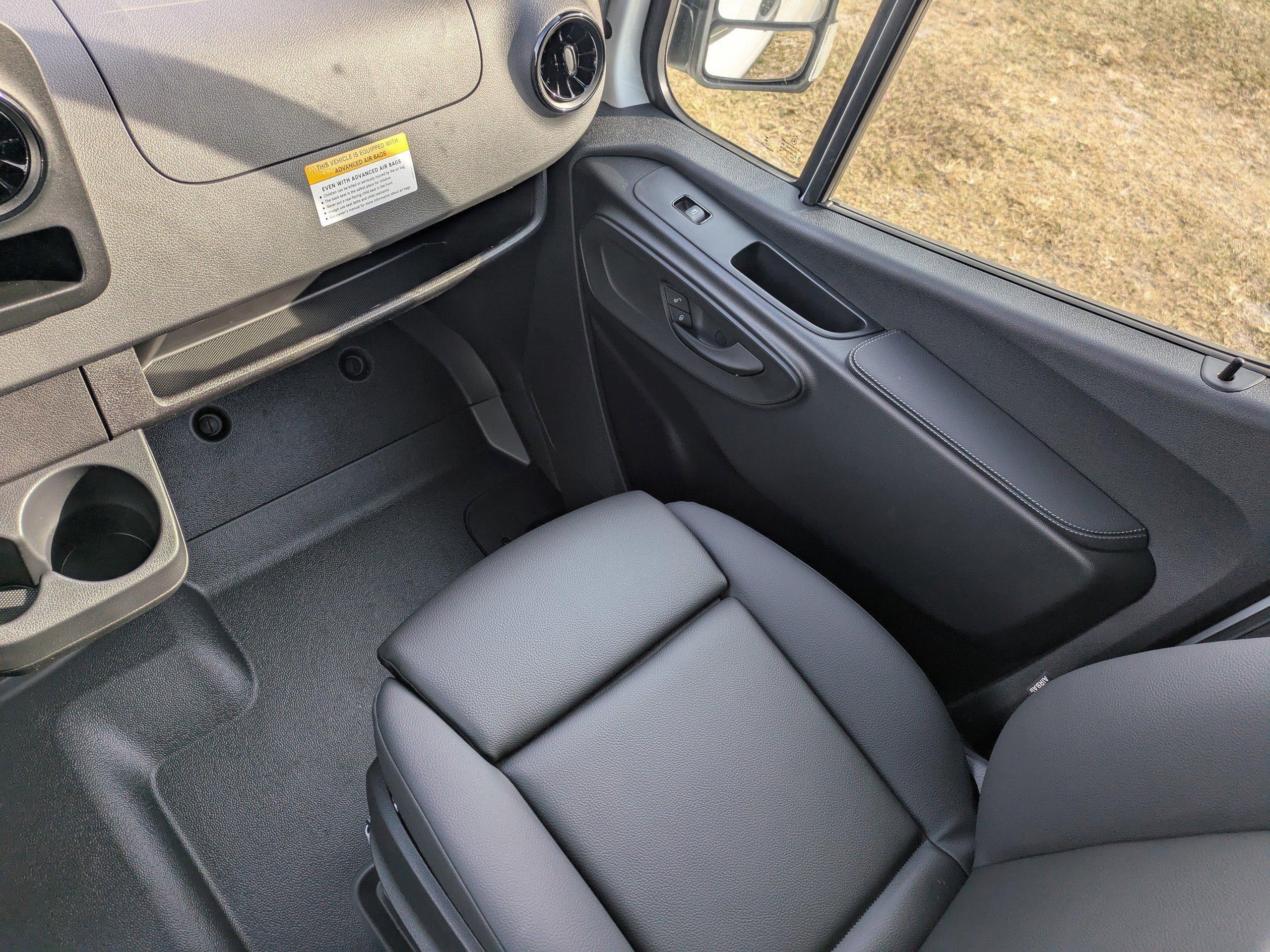 Mercedes-Benz Sprinter Cargo Van 144 Wb Rwd Van - Thumbnail 18