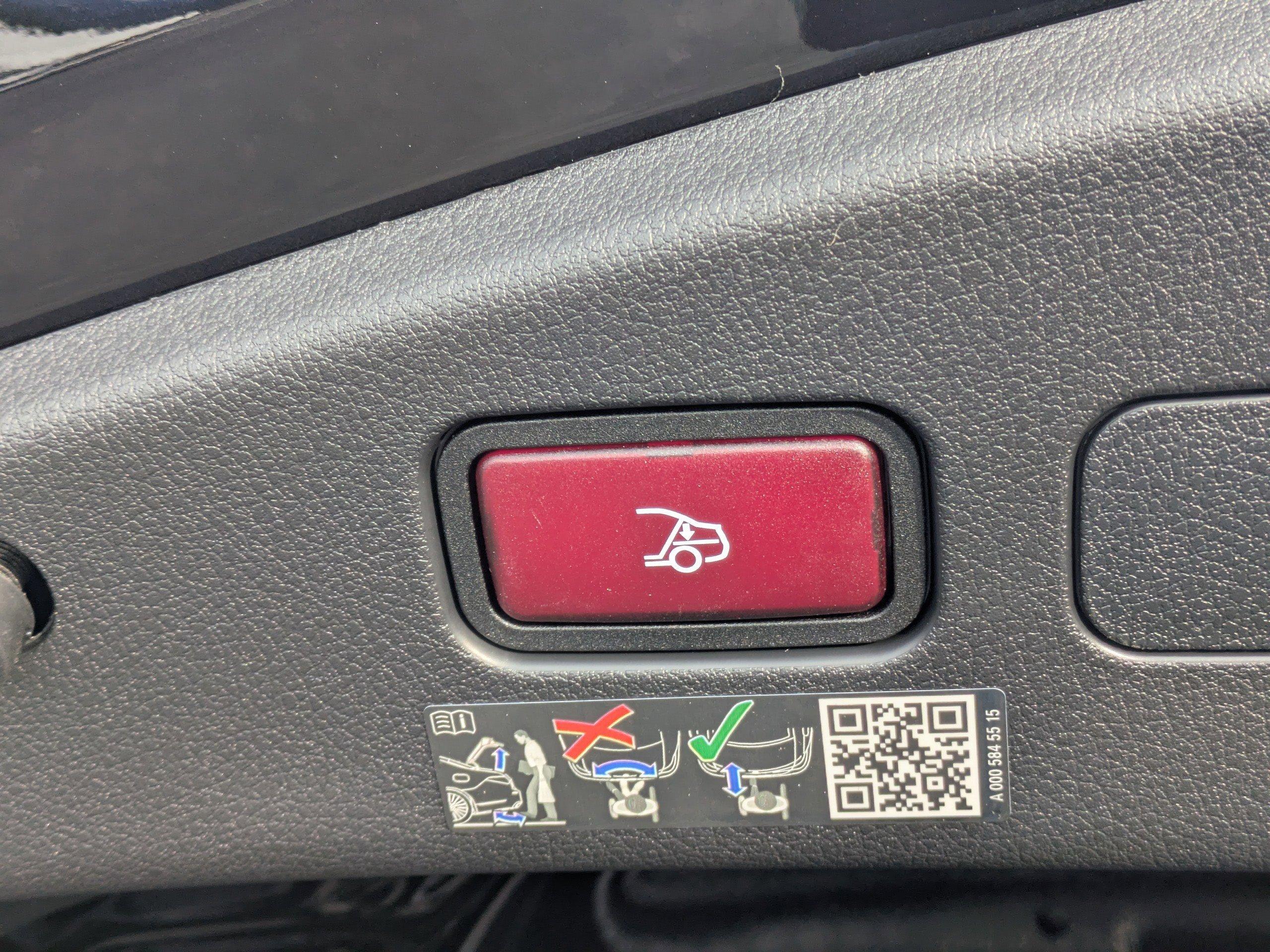 Mercedes-Benz Cle Convertible Amg® 53 4Matic®+ Cabriolet With Navigation & Awd - Thumbnail 14