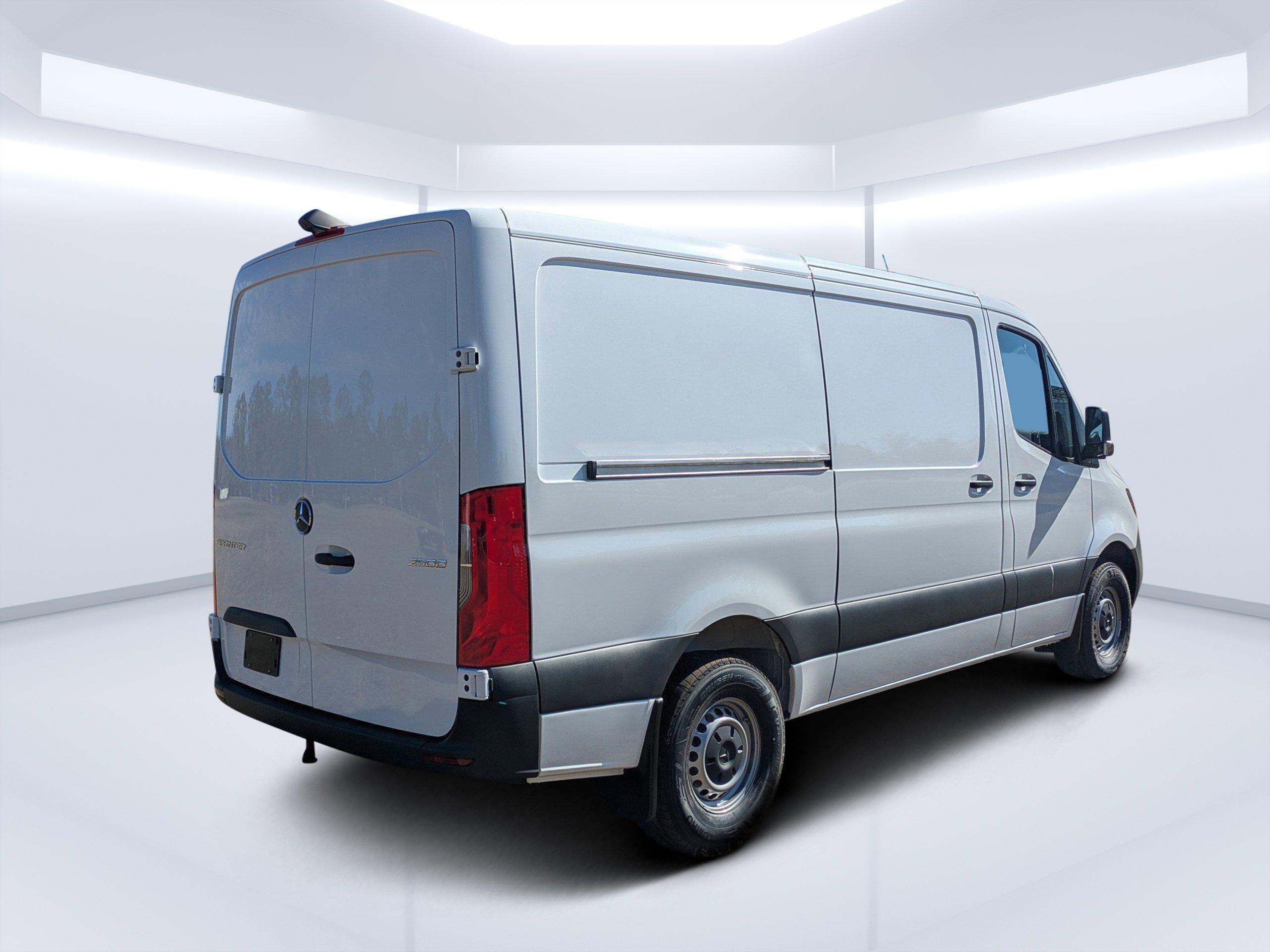 Mercedes-Benz Sprinter Cargo Van 144 Wb Rwd Van - Thumbnail 4