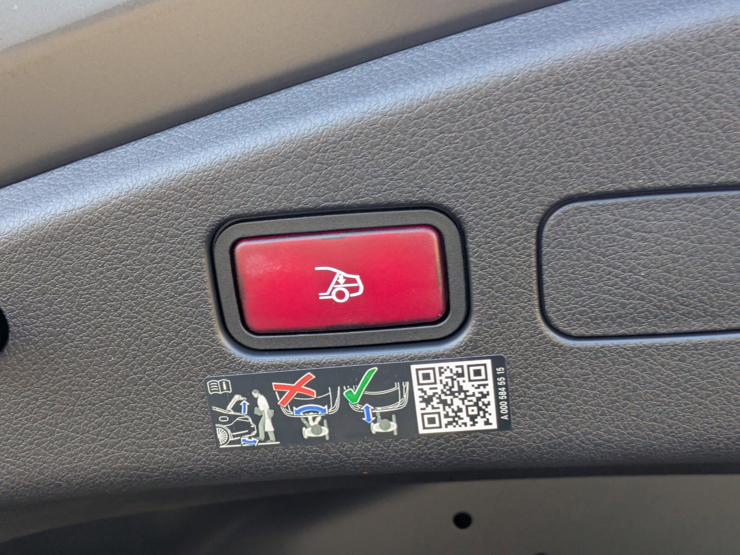 Mercedes-Benz Cle Convertible Amg® 53 4Matic®+ Cabriolet With Navigation & Awd - Thumbnail 14