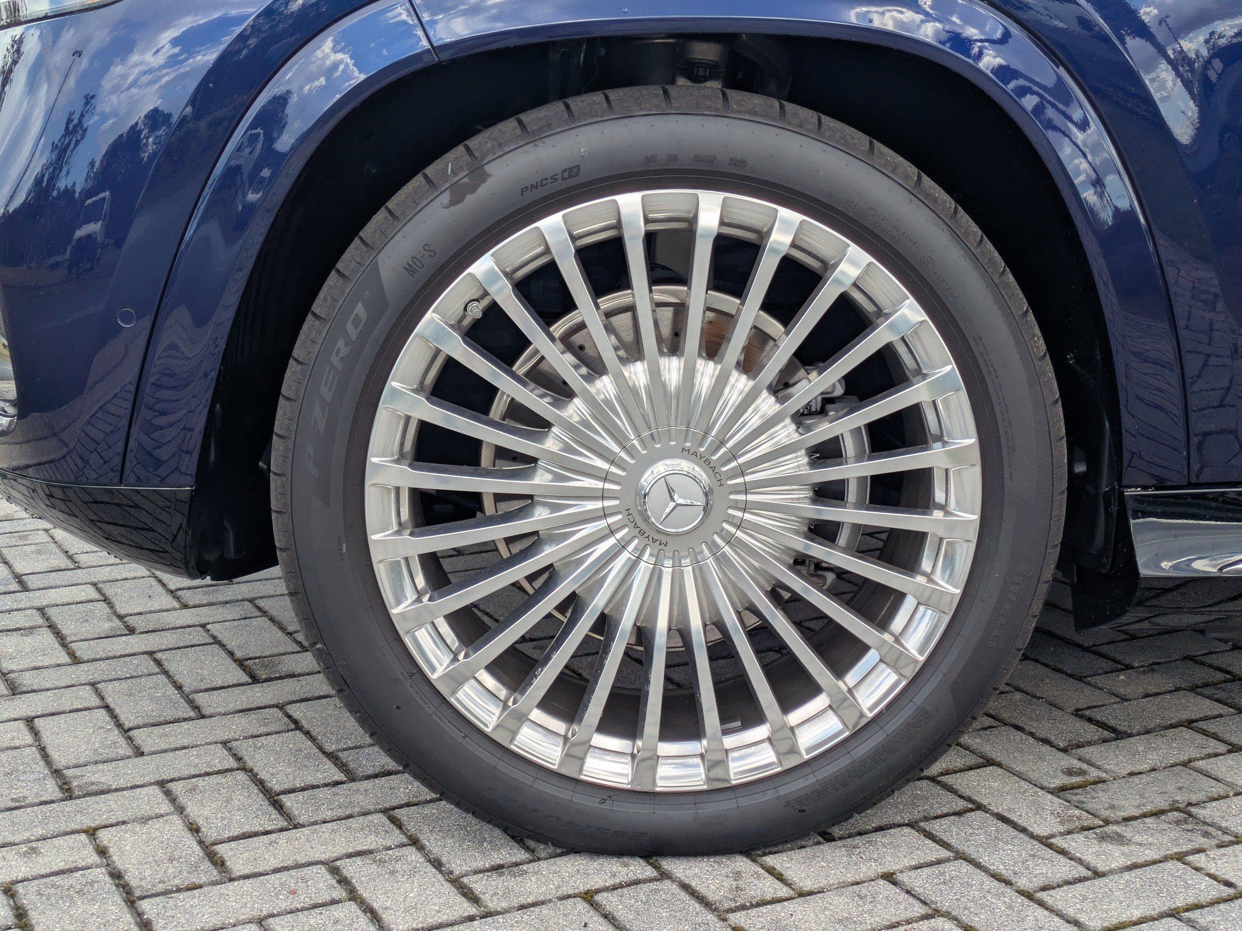 Mercedes-Benz Gls Suv Maybach 600 With Navigation & Awd - Thumbnail 4