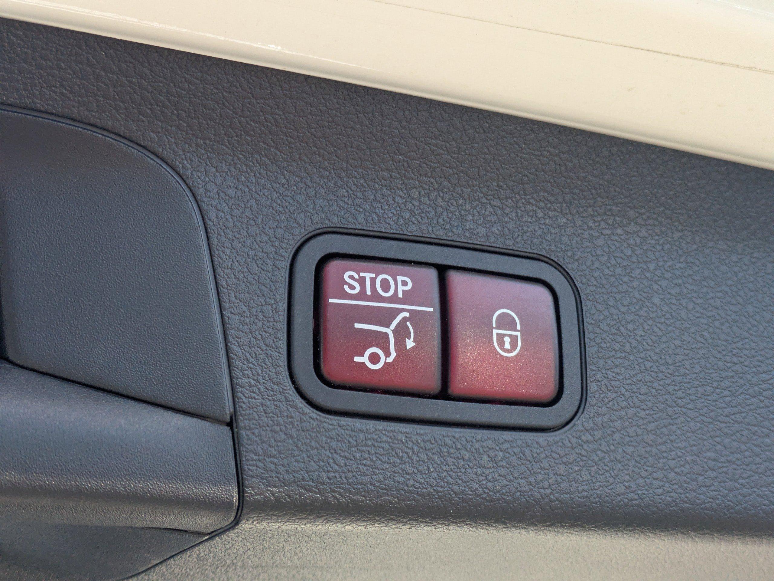 Mercedes-Benz Gls Sport Utility 450 With Navigation & Awd - Thumbnail 13