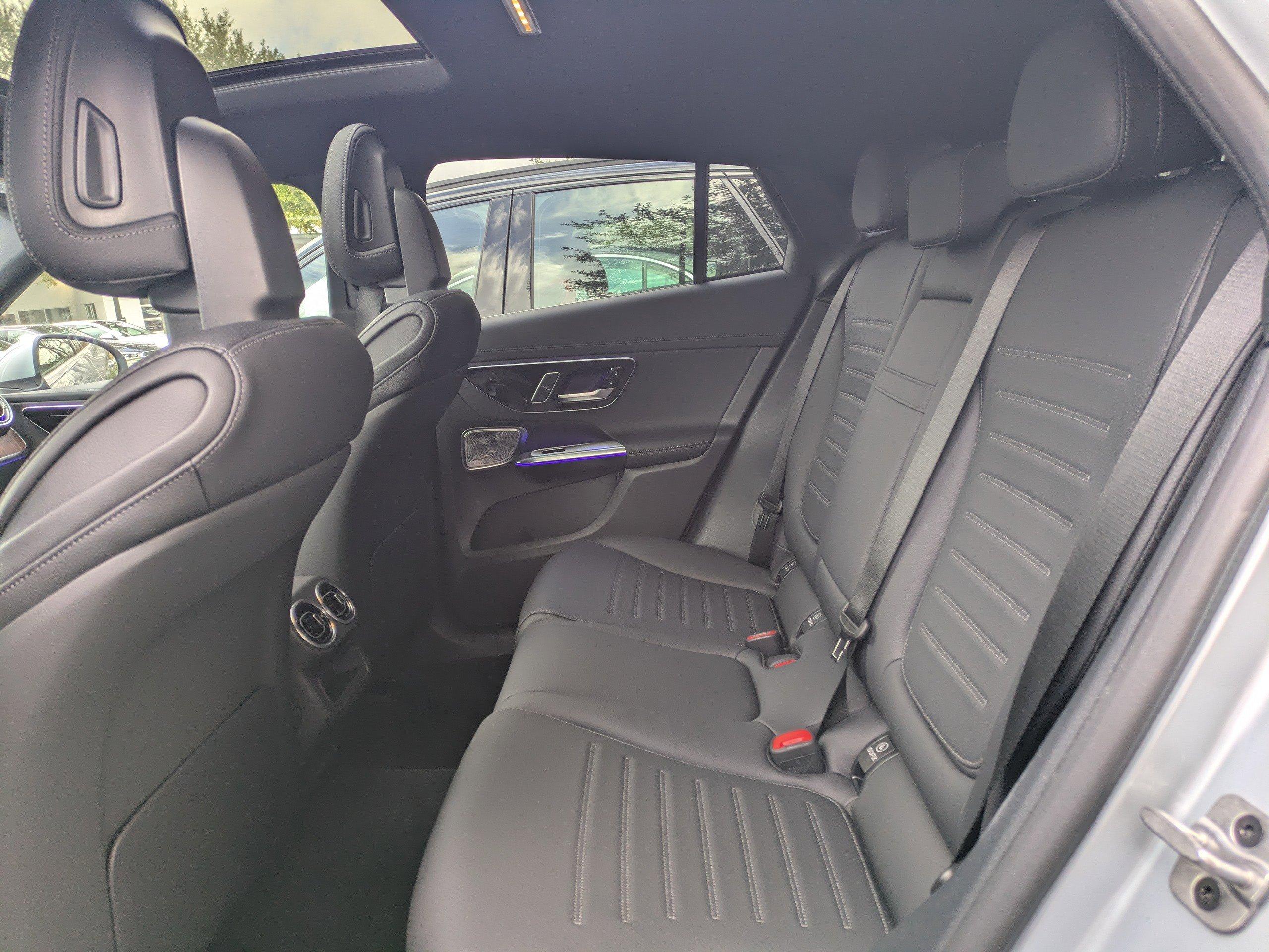 Mercedes-Benz Glc Suv 300 With Navigation & Awd - Thumbnail 16