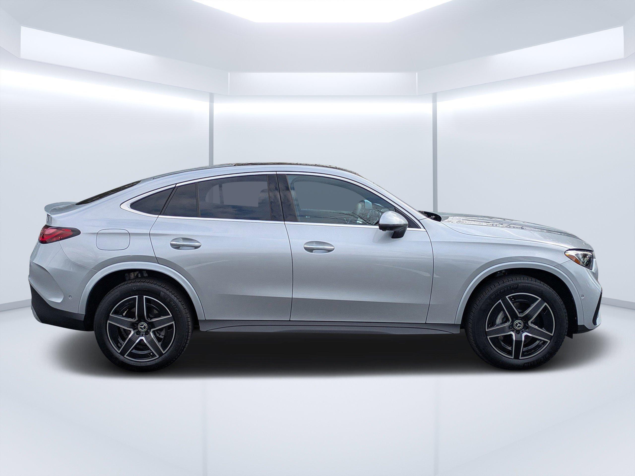 Mercedes-Benz Glc Suv 300 With Navigation & Awd - Thumbnail 3