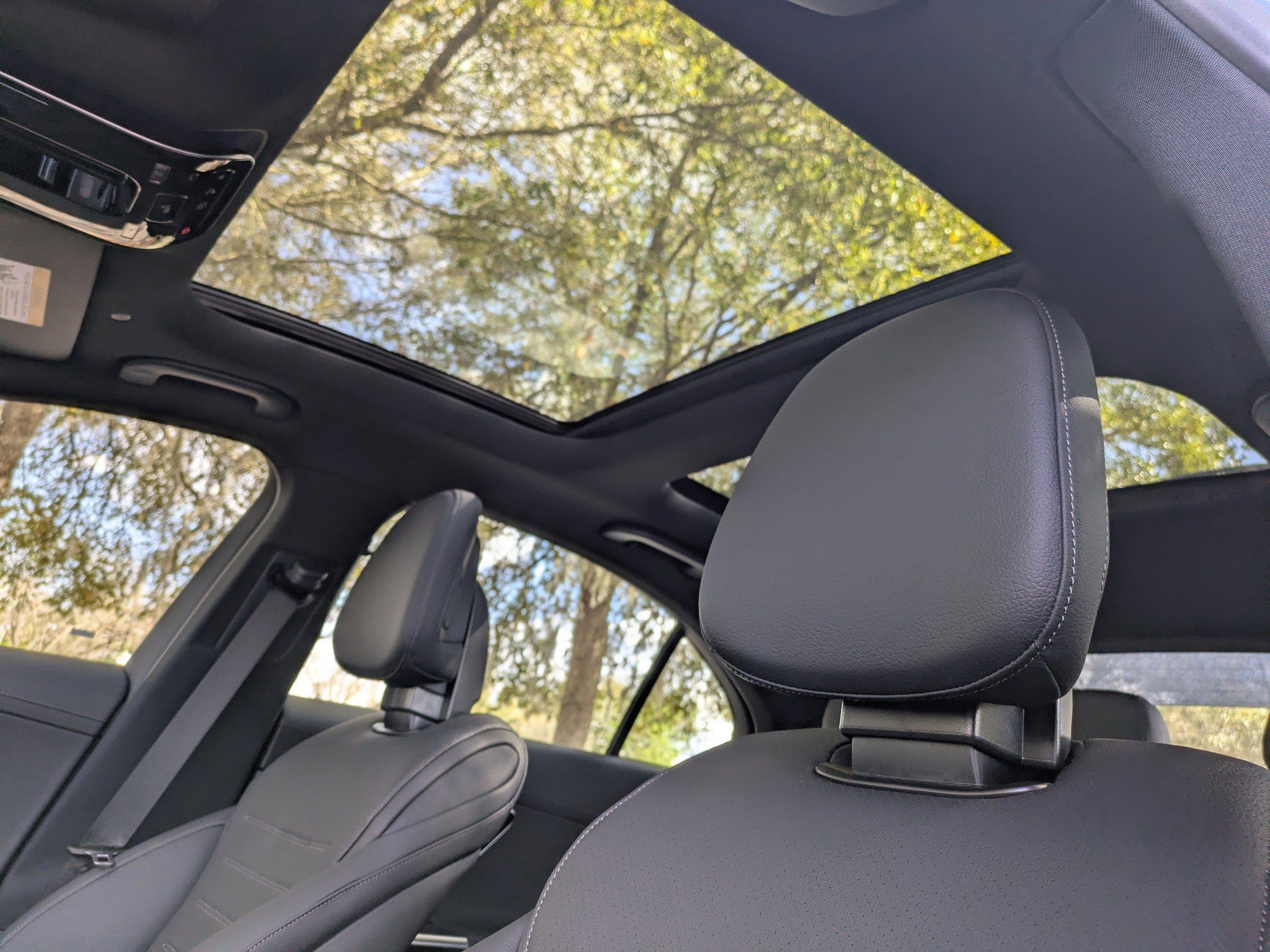 Mercedes-Benz C 300 Rwd Sedan - Thumbnail 5