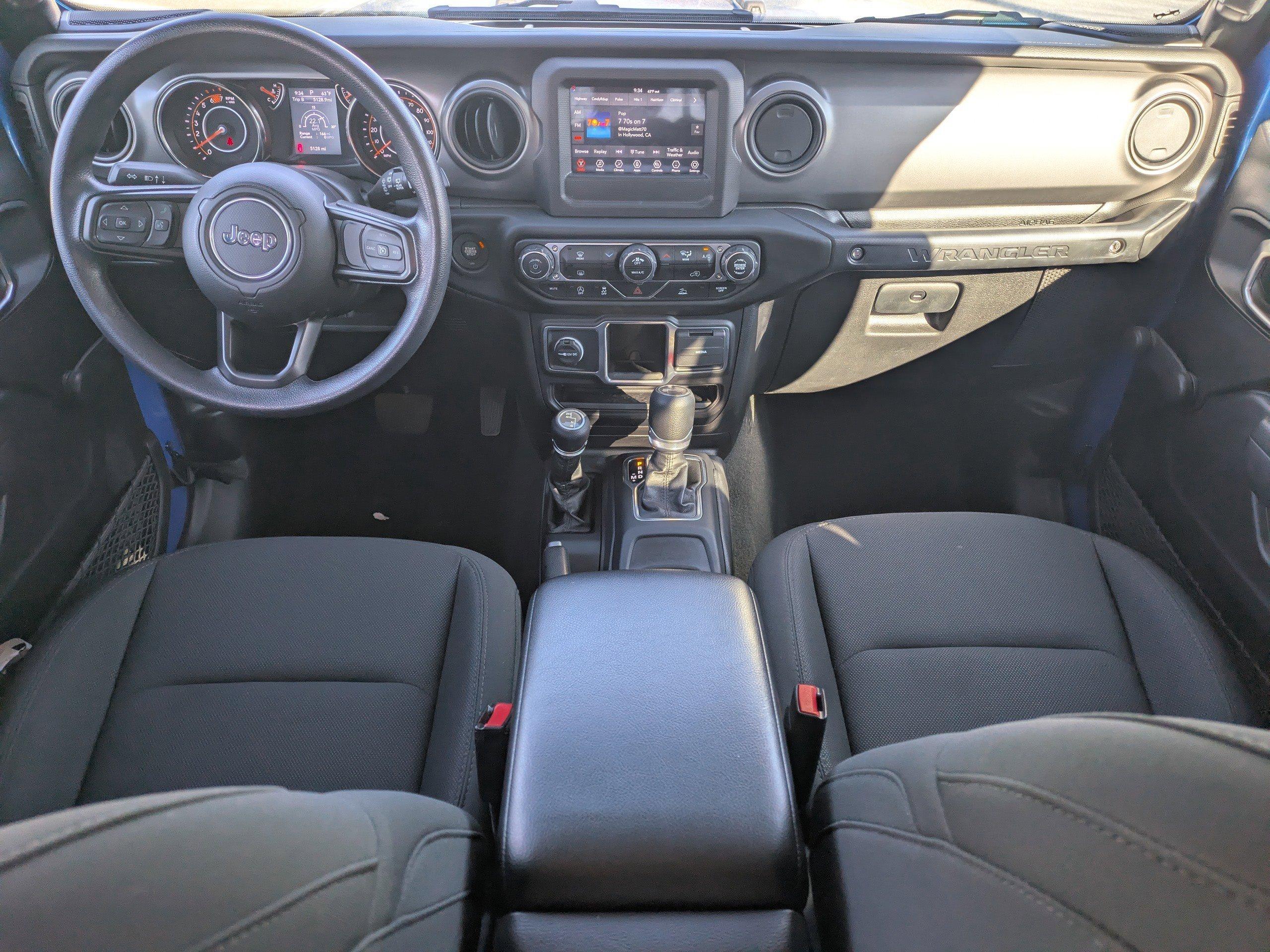 Jeep Wrangler Convertible Unlimited Willys Sport 4Wd - Thumbnail 3