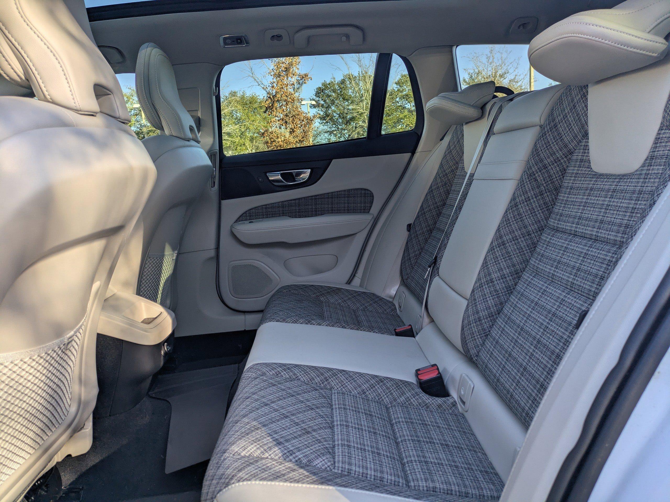 Volvo V60 Momentum Fwd Station Wagon - Thumbnail 15