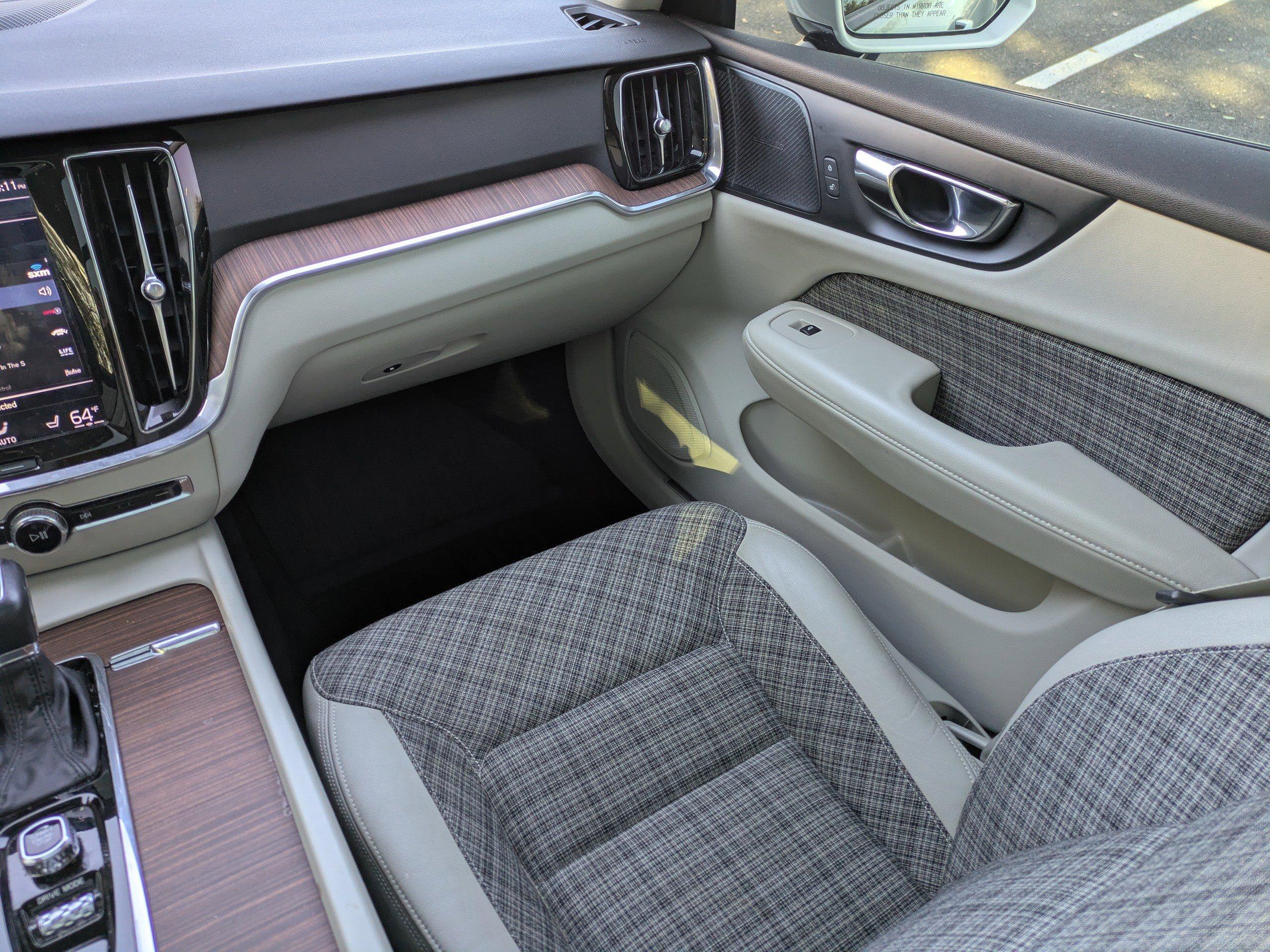 Volvo V60 Momentum Fwd Station Wagon - Thumbnail 20