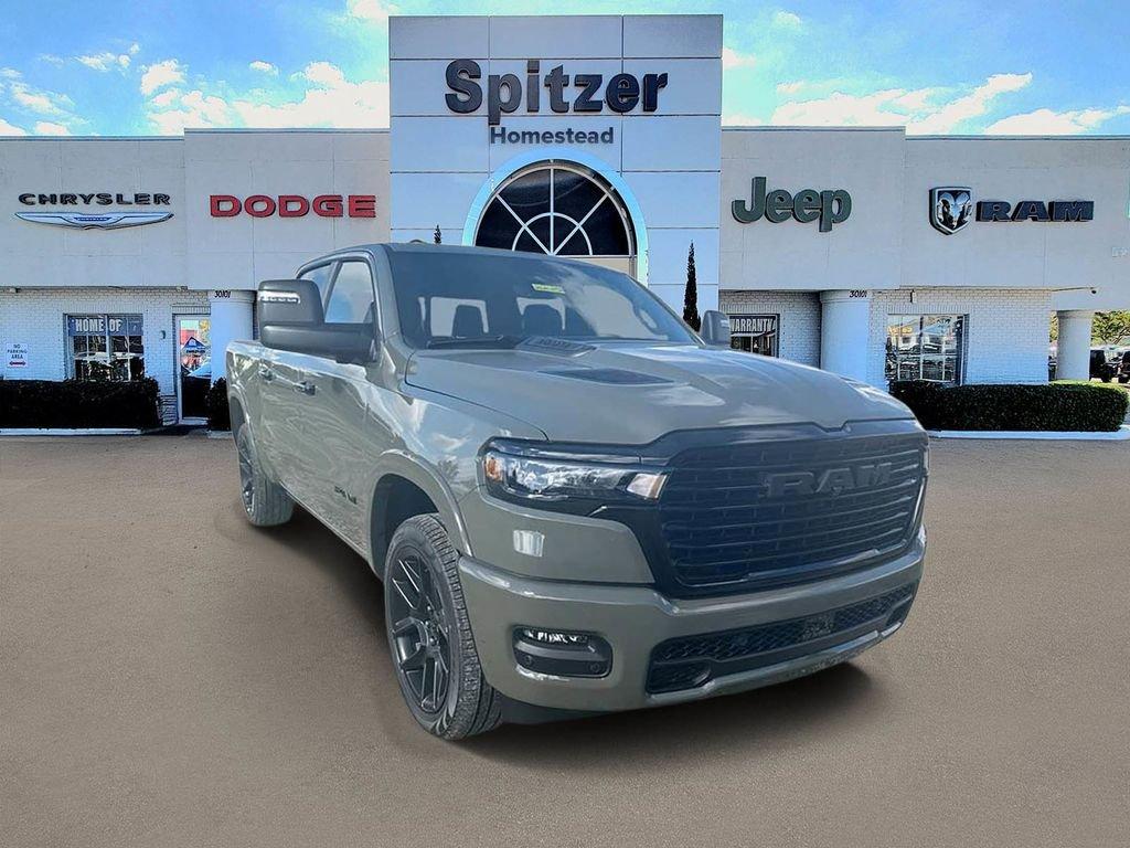 Ram 1500 Laramie Crew Cab 4X4 5'7' Box - Thumbnail 2