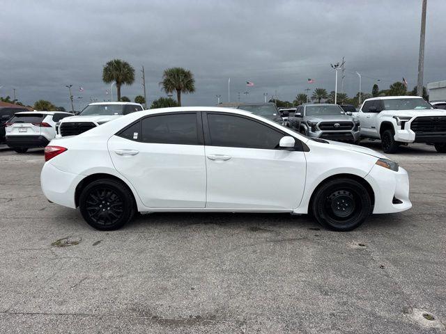 Toyota Corolla Le - Thumbnail 10