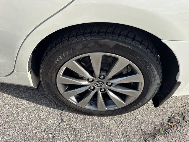 Toyota Camry Le - Thumbnail 9