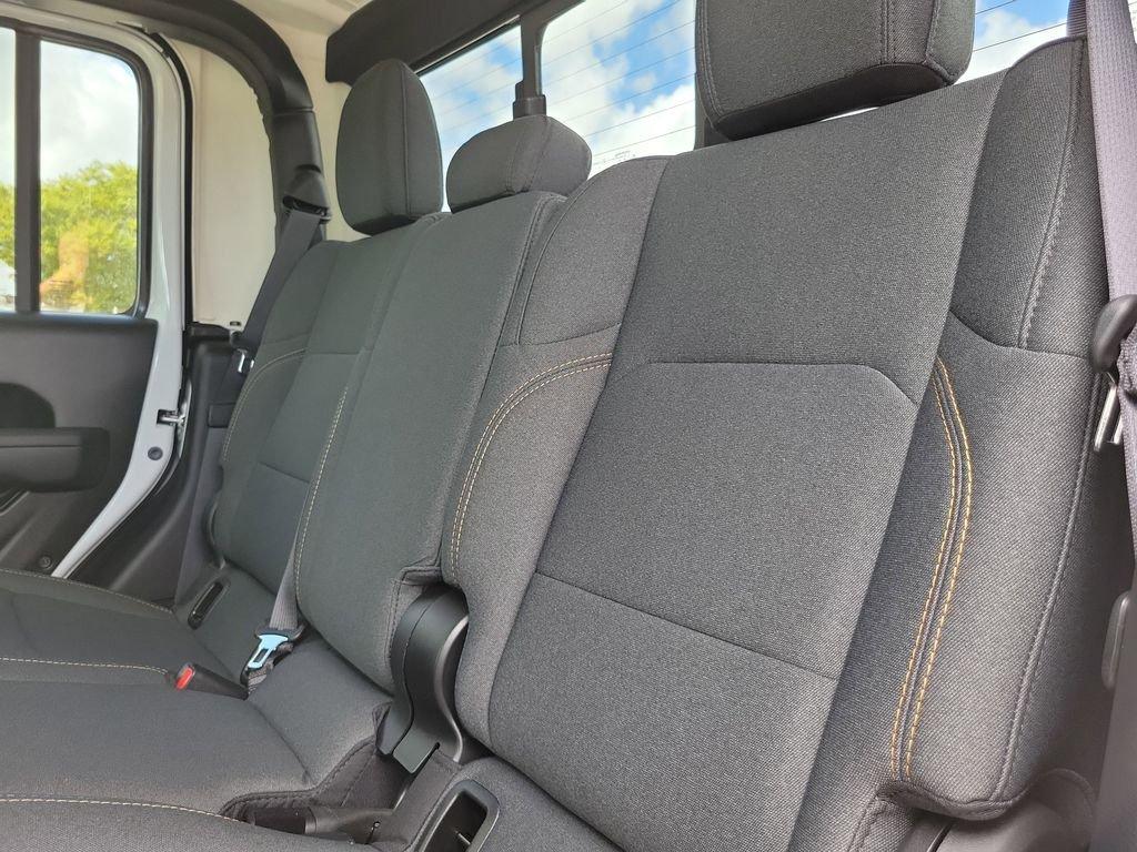 Jeep Gladiator Willys 4X4 - Thumbnail 11