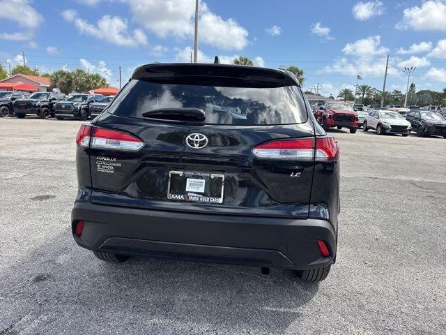 Toyota Corolla Cross Le - Thumbnail 5