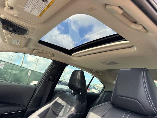 Toyota Corolla Hybrid Xle - Thumbnail 4