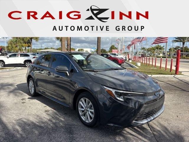 Toyota Corolla Hybrid Xle - View 1