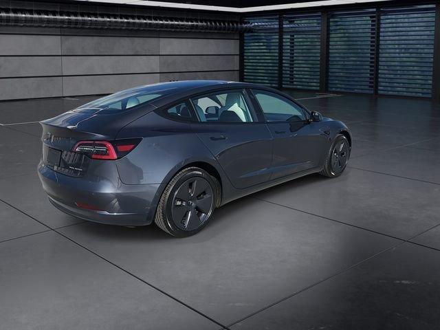 Tesla Model 3 Long Range - Thumbnail 9