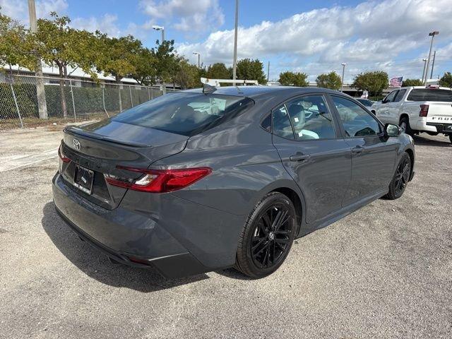 Toyota Camry Se - Thumbnail 10