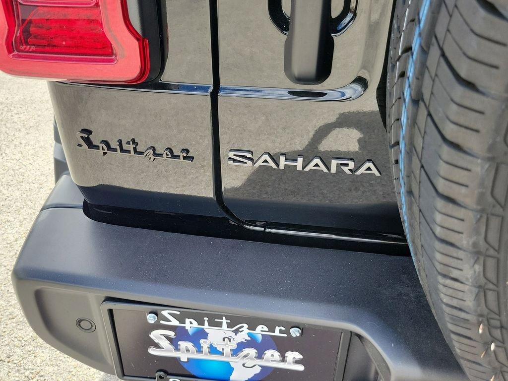 Jeep Wrangler 4-Door Sahara - Thumbnail 7