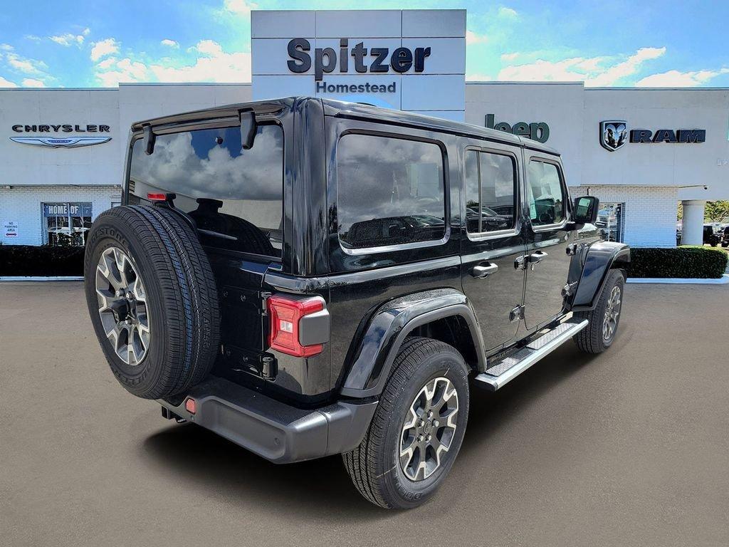 Jeep Wrangler 4-Door Sahara - Thumbnail 3