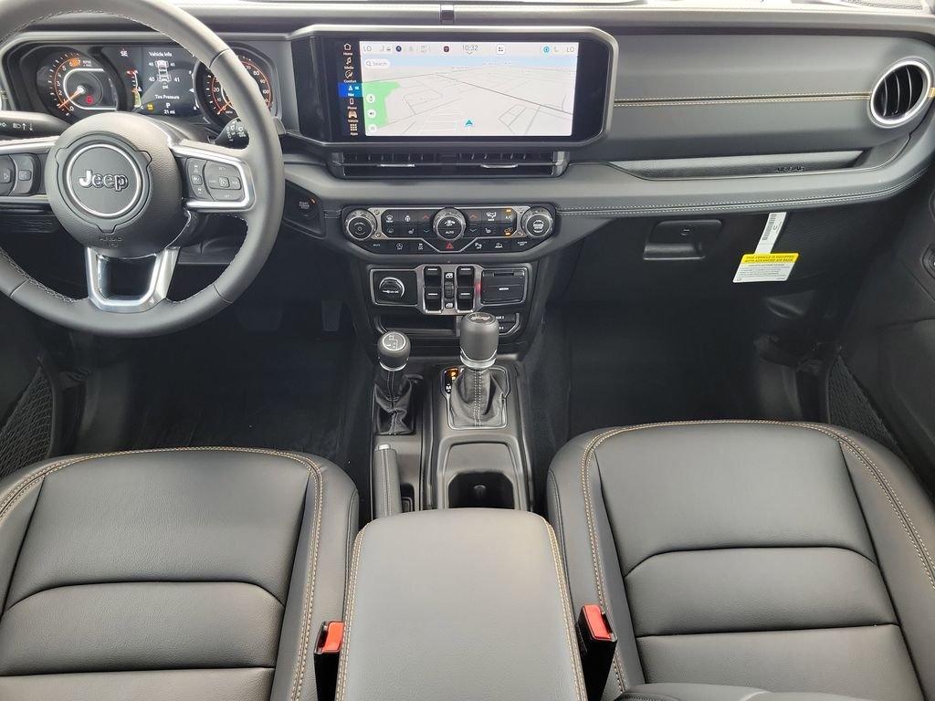 Jeep Wrangler 4-Door Sahara - Thumbnail 13