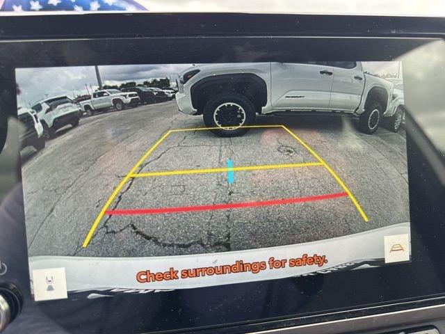 Toyota Camry Le - Thumbnail 12