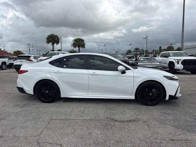 Toyota Camry Le - Thumbnail 19