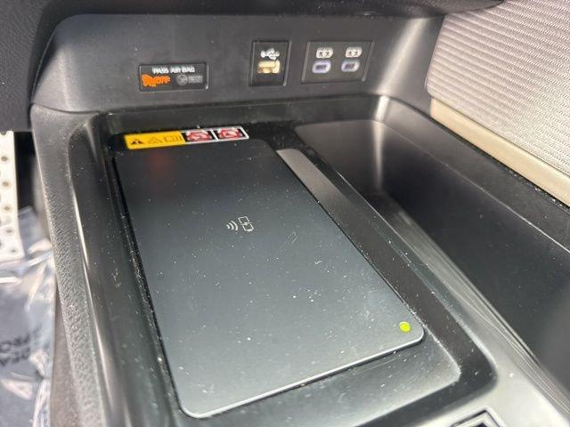 Toyota Camry Le - Thumbnail 13