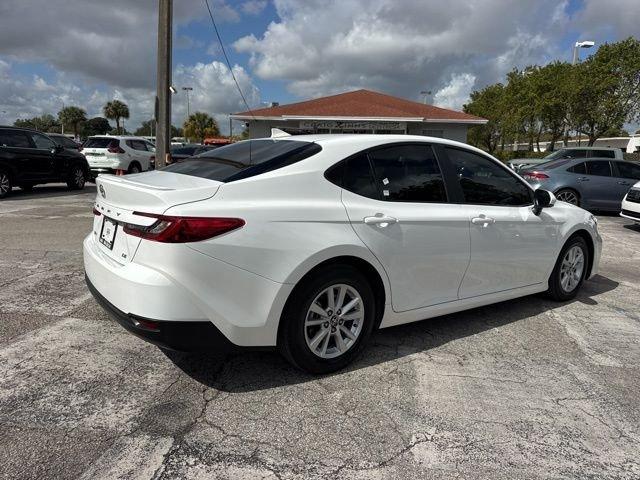 Toyota Camry Le - Thumbnail 10