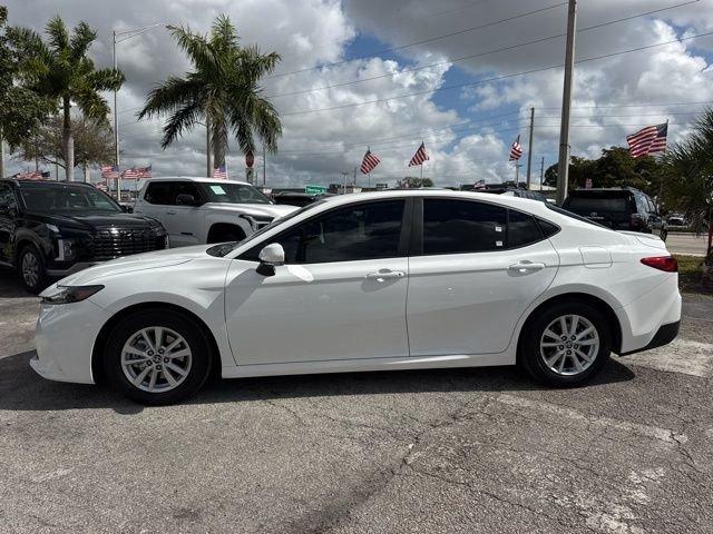 Toyota Camry Le - Thumbnail 13