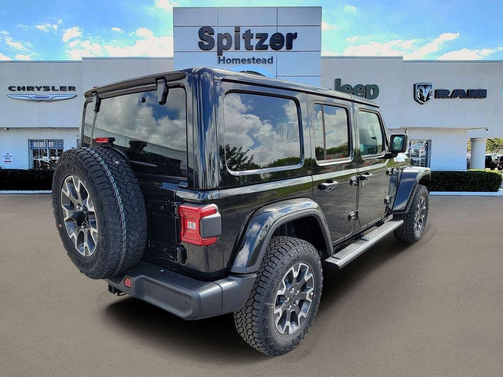 Jeep Wrangler 4-Door Sahara - Thumbnail 3