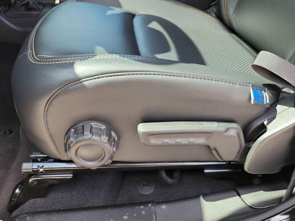 Jeep Wrangler 4-Door Sahara - Thumbnail 19