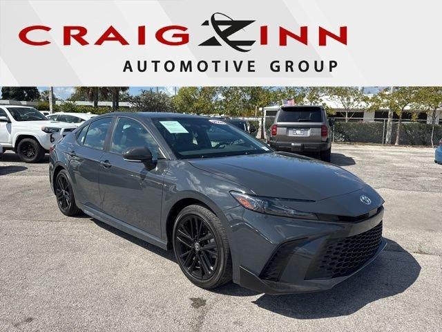 Toyota Camry Se - Thumbnail 2