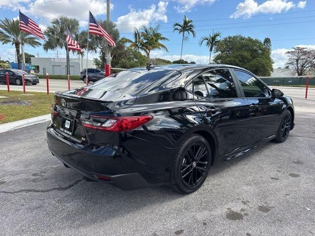 Toyota Camry Se - Thumbnail 10