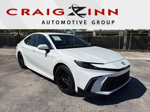 Toyota Camry Se - Thumbnail 8