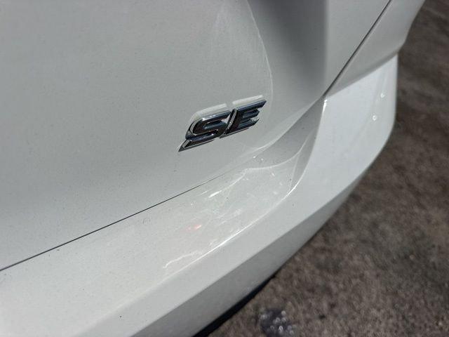 Toyota Camry Se - Thumbnail 16