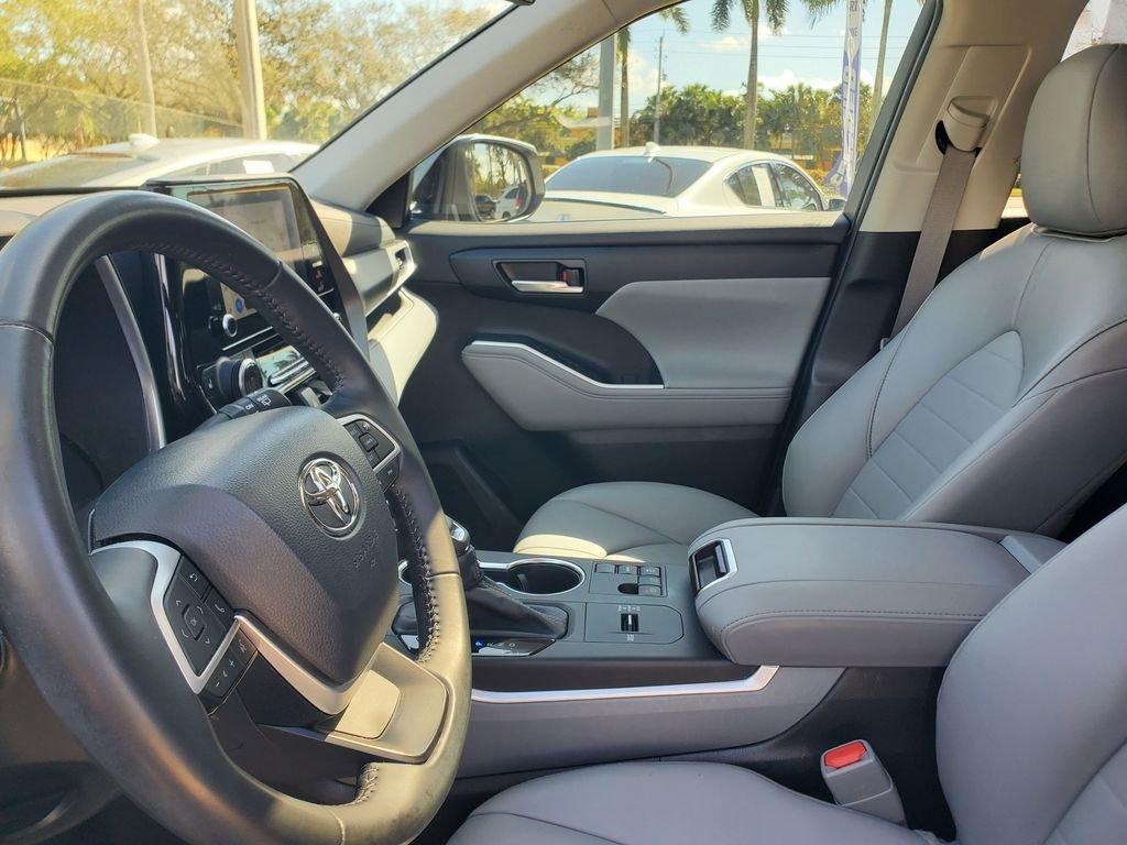 Toyota Highlander - Thumbnail 18
