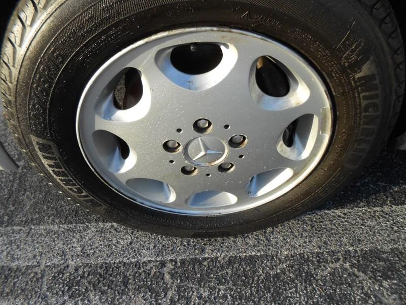 Mercedes-Benz E-Class E320 | Stock No: 14595 - Thumbnail 13