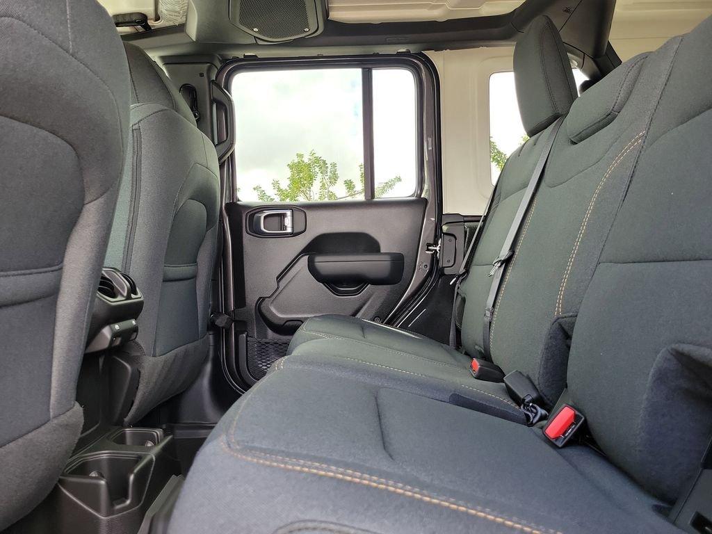 Jeep Wrangler 4-Door Sport S - Thumbnail 12