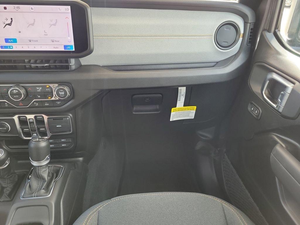 Jeep Wrangler 4-Door Sport S - Thumbnail 16