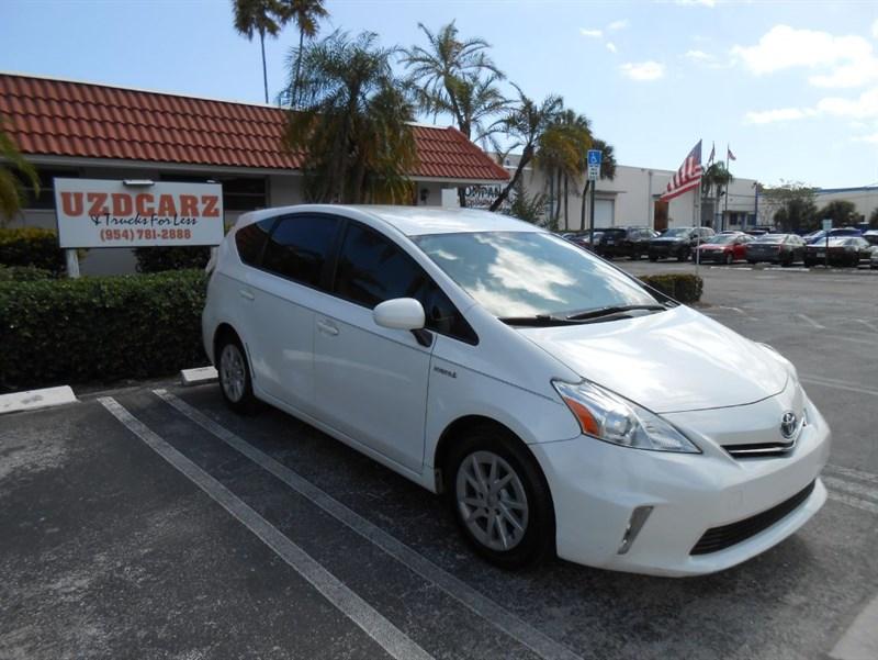 Toyota Prius V | Stock No: 14757 - Thumbnail 9