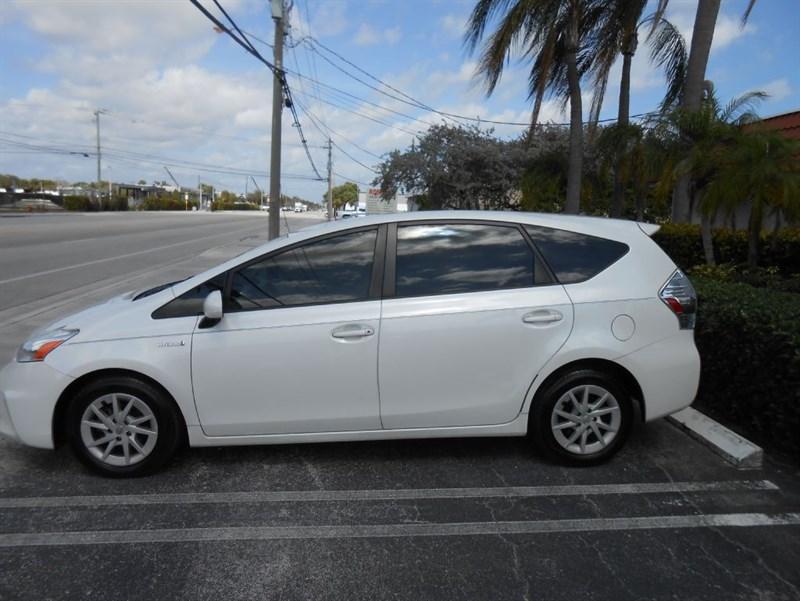 Toyota Prius V | Stock No: 14757 - Thumbnail 3