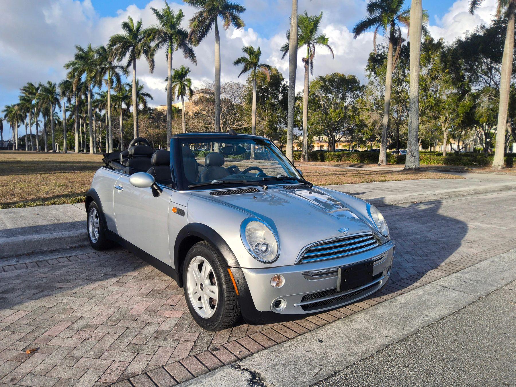 MINI Convertible - View 1