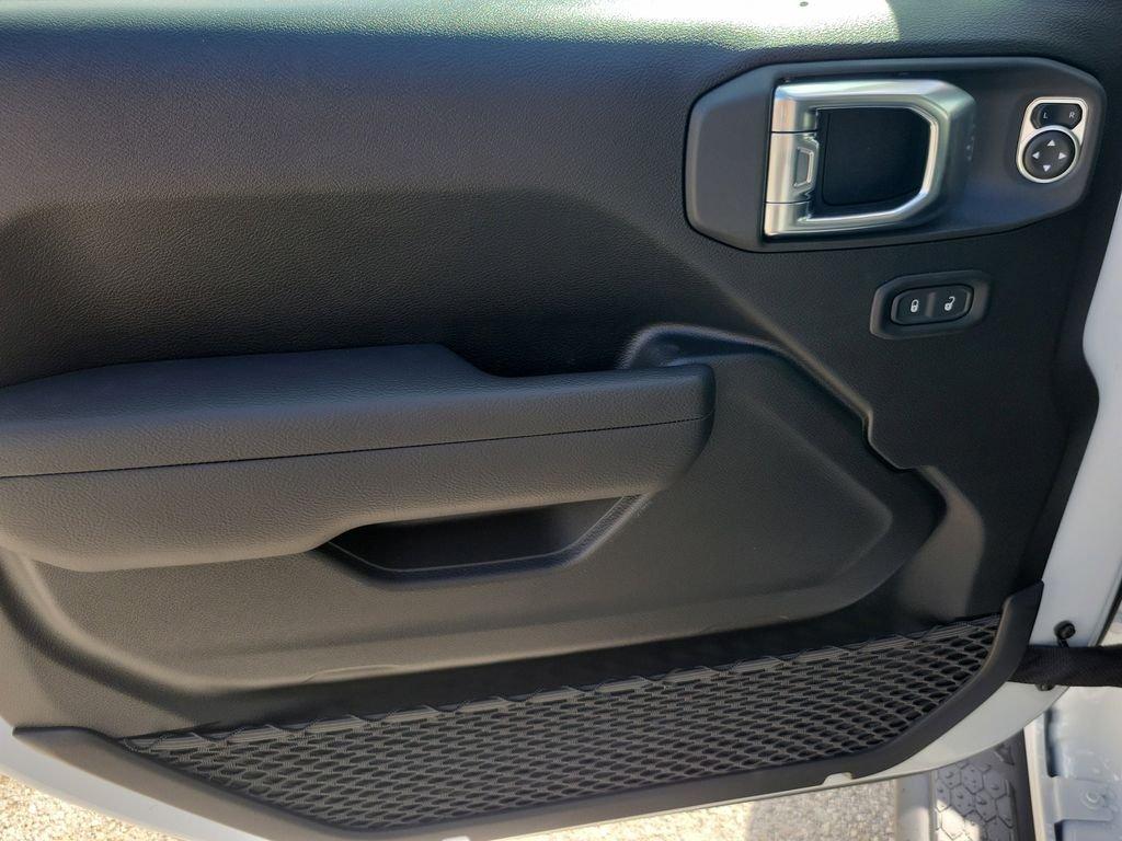 Jeep Wrangler 4-Door Sport S - Thumbnail 20