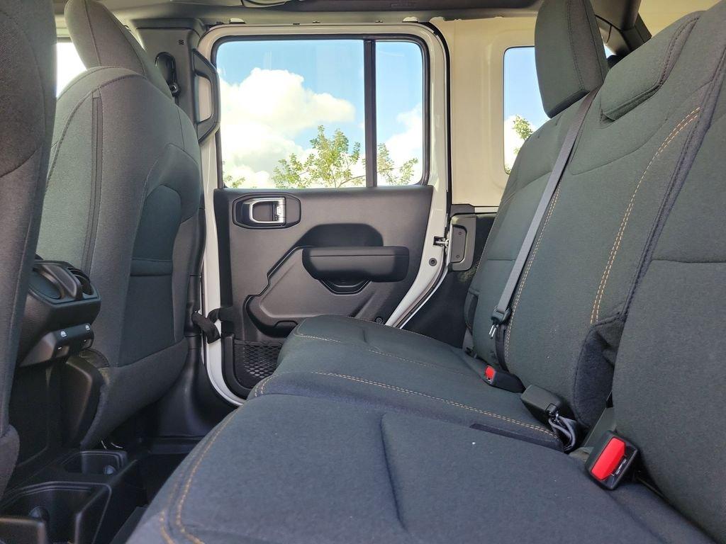 Jeep Wrangler 4-Door Sport S - Thumbnail 13